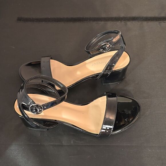 BRAND NEW FOREVER ALMOND TOE LOW BLOCK-HEEL SANDAL - Picture 5 of 16